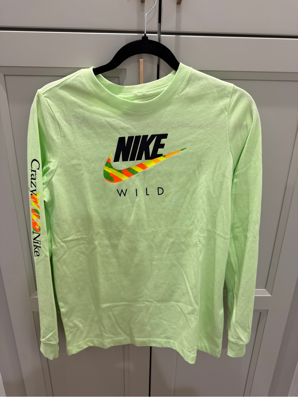 Nike Wild boy’s Long-Sleeve T-Shirt - Neon Green - Picture 3 of 7